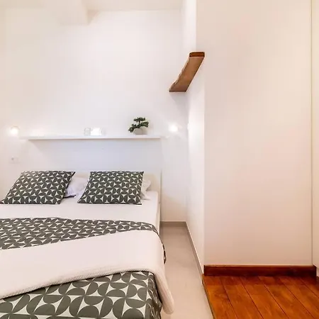 Beach Apartment *